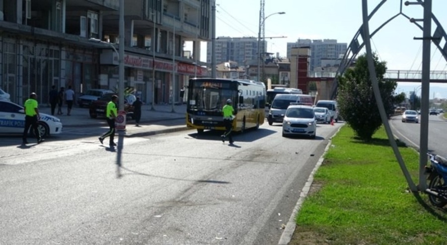 5 araçlı zincirleme kaza: 2 yaralı