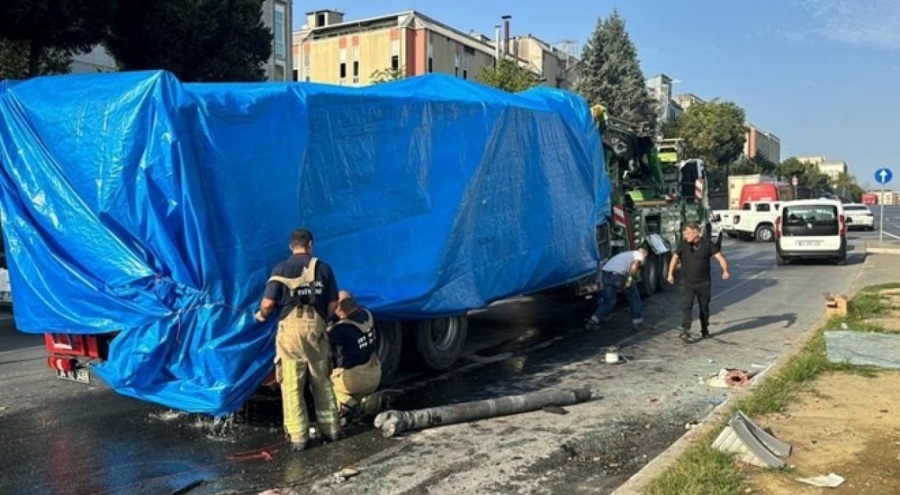 İtfaiye aracı devrildi: 2 görevli yaralı