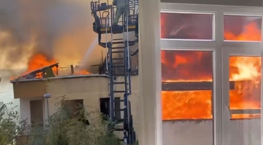 Metruk binada çıkan yangın korkuttu!