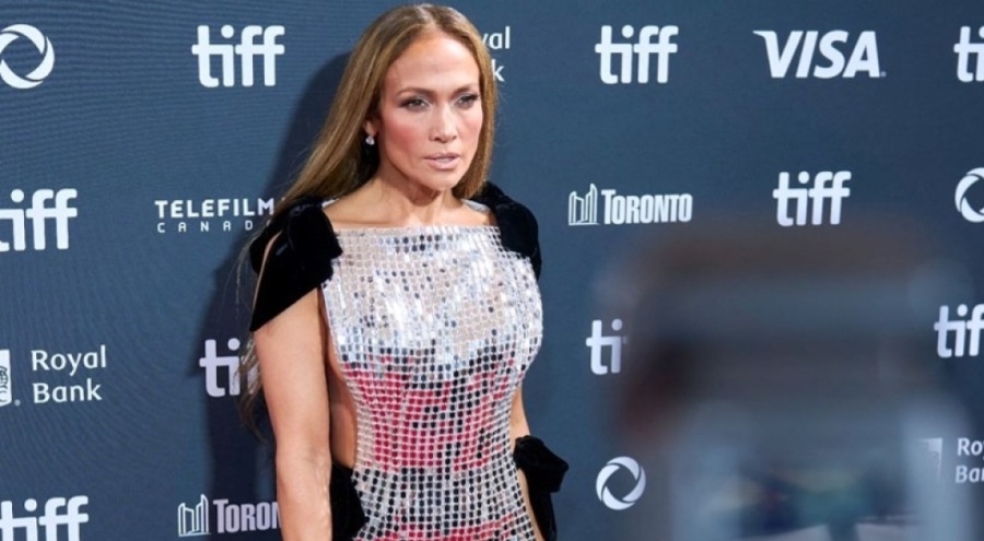 Jennifer Lopez'in "intikam elbisesi" gündem oldu