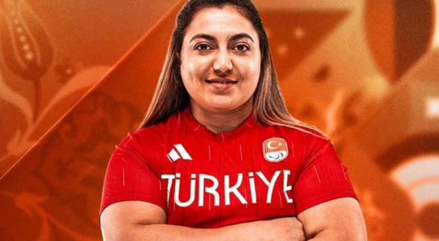 Para halterde Sibel Çam'dan bronz madalya