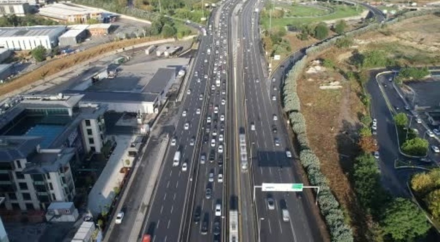 Okulların açılmasıyla İstanbul'da sabah trafiği yaşandı