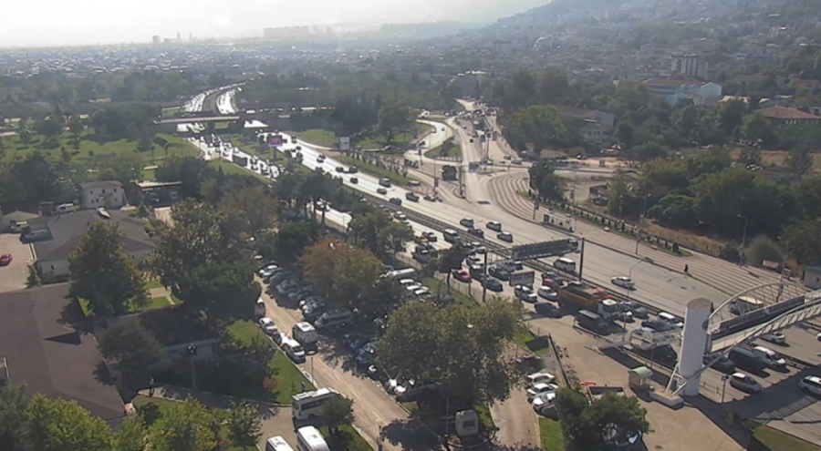 Bursa'da okulların açılmasıyla yollar tıkandı