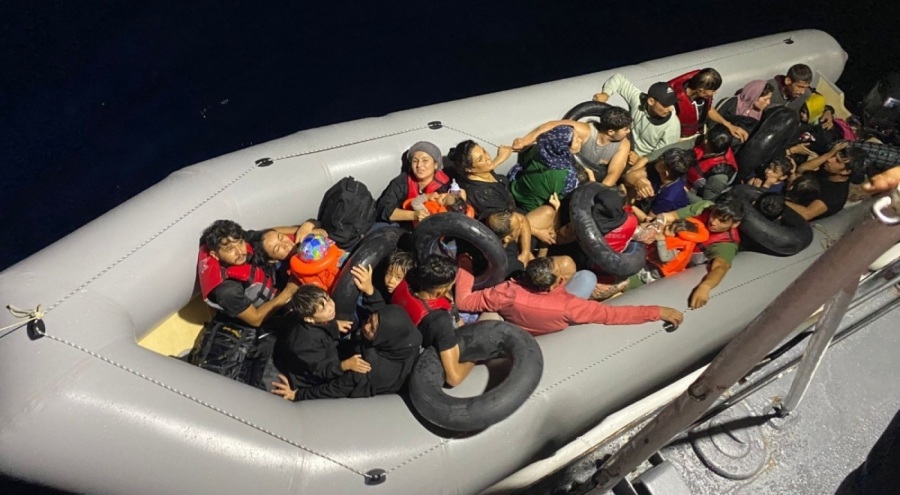 Ayvacık açıklarında kaçmaya çalışan göçmenler yakalandı