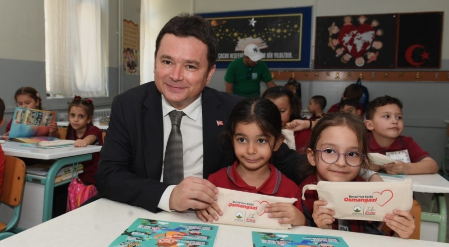 Osmangazi Belediye Başkanı Aydın'dan öğrencilere ilk ders sürprizi