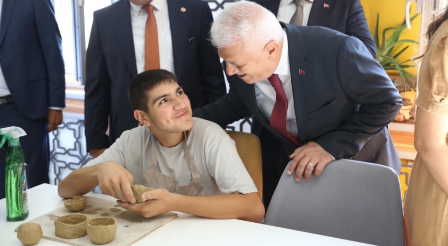 Başkan Bozbey, öğrencilerin heyecanına ortak oldu