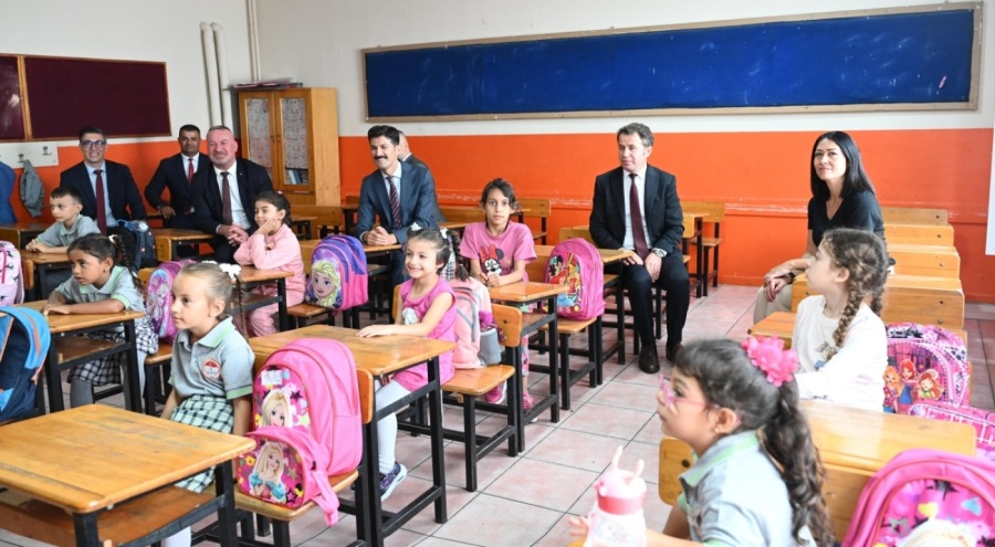 Karacabey Belediye Başkanı Fatih Karabatı'dan öğrencilere ziyaret