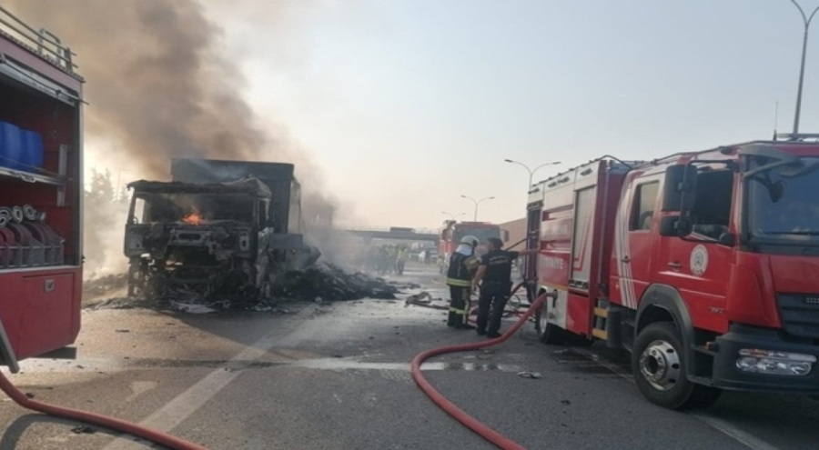 Mardin'de seyir halindeki tır alev aldı!