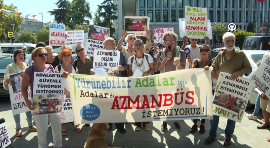 Adalar sakinleri elektrikli minibüsleri istemiyor:  Azmanbüs