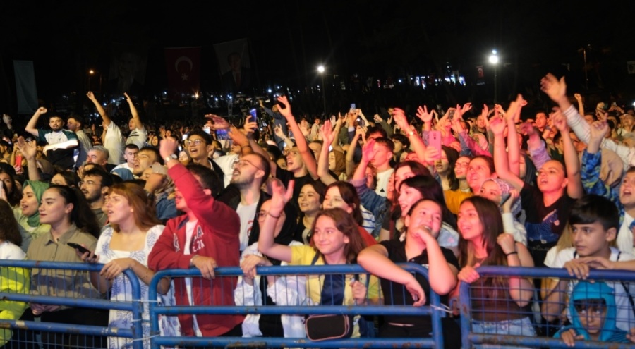 Bursa'da Orhaneli Karagöz Festivali ve Kurtuluş şenlikleri coşkuyla kutlandı