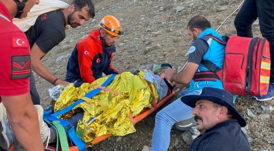 Erzincan'da zorunlu iniş yapan yamaç paraşütçüsü 7 saatte kurtarıldı