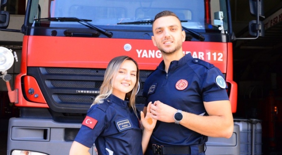 Bursalı itfaiyeciden 'kampana' sesiyle evlilik teklifi