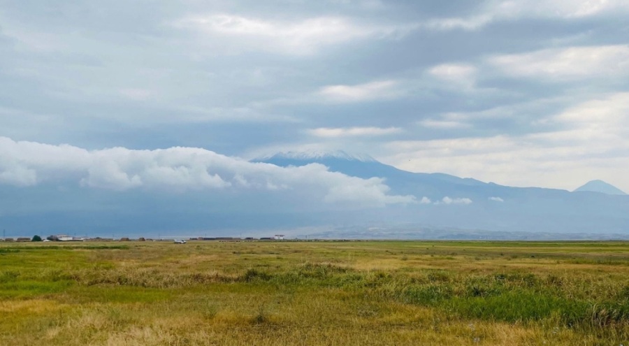 Ağrı Dağı'nın eteklerine kar düştü