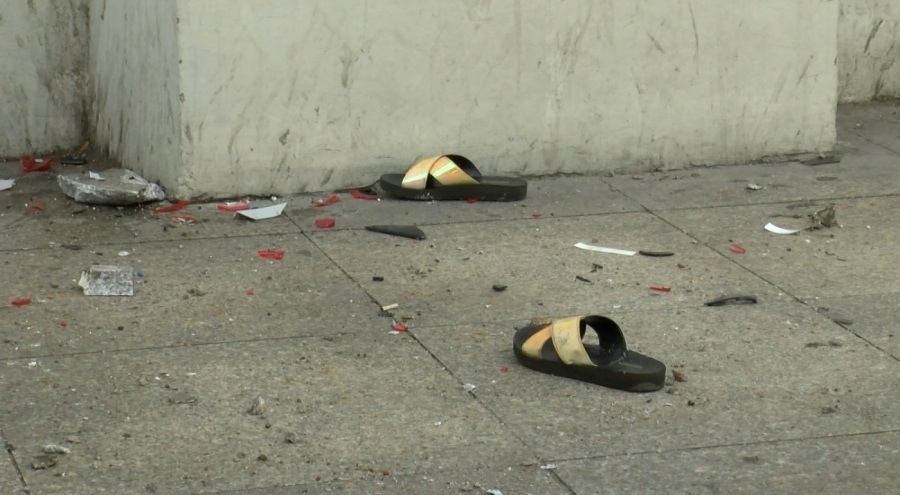 Polis aracı anne ve kızına çarptı!