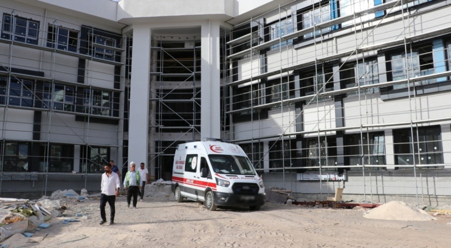 Çalıştığı inşaattan düşen işçi feci şekilde can verdi