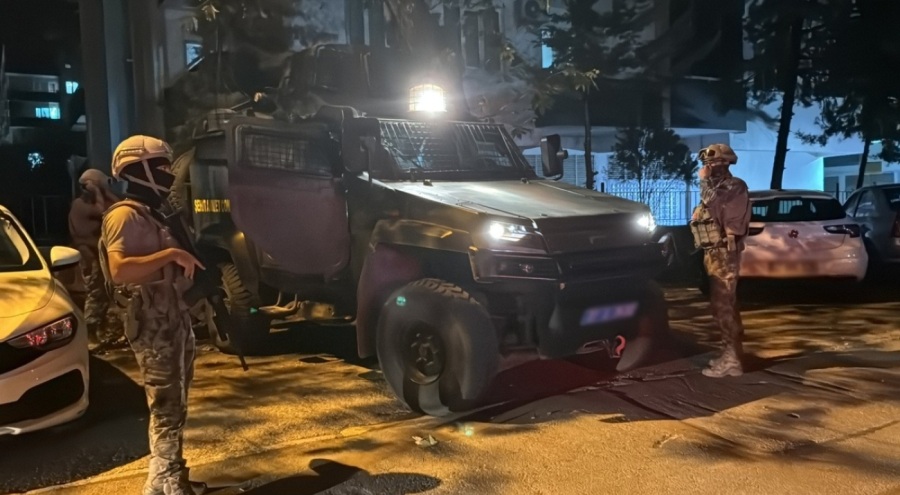 Av tüfeğiyle rastgele ateş ederken kendini yaraladı