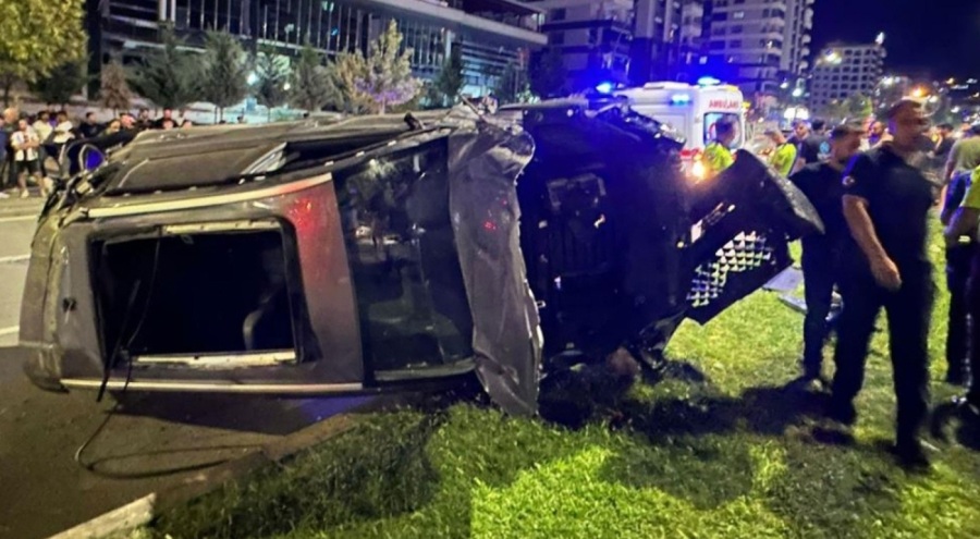 Feci kaza! Araca çarpan otomobil metrelerce sürüklendi