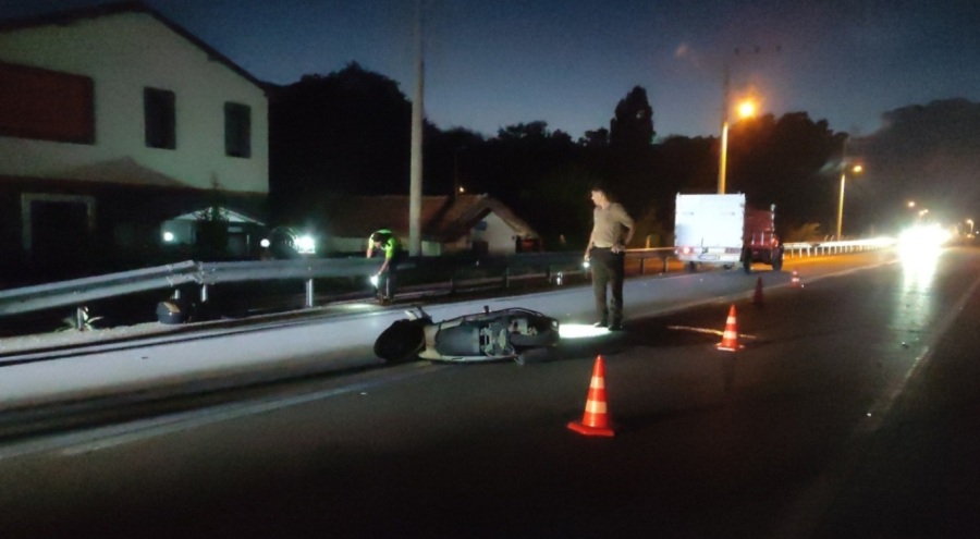 Kamyonet ile motosiklet çarpıştı: 1 kişi can verdi