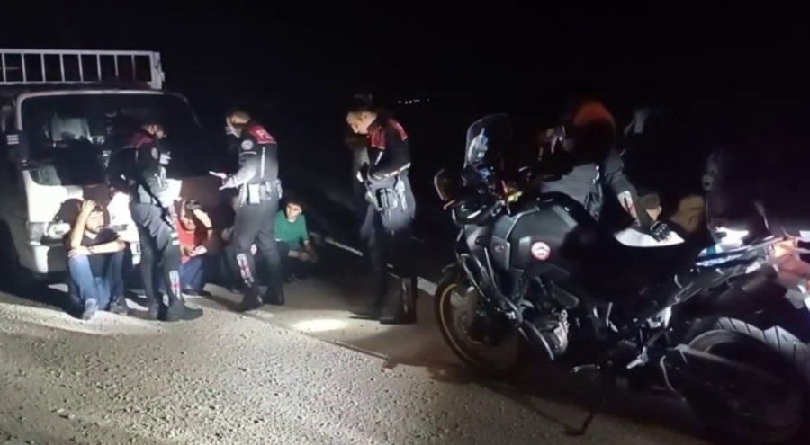 Şüphe üzerine durdurulan araçtan cephanelik çıktı!