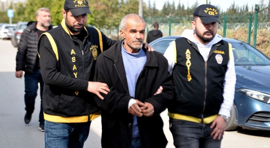 Kızını öldüren baba "Kendi kendini bıçakladı" dedi