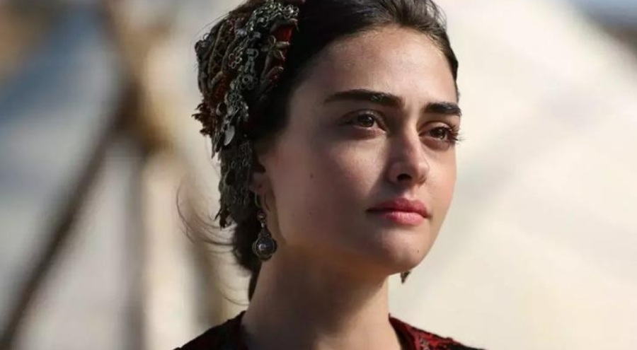 Esra Bilgiç yeni aşkı Faruk Sabancı ile el ele!