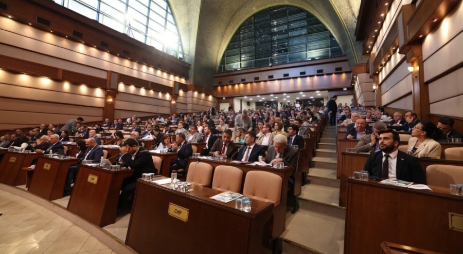 İBB'nin yüzme havuzu hizmetine yüzde 150 zam