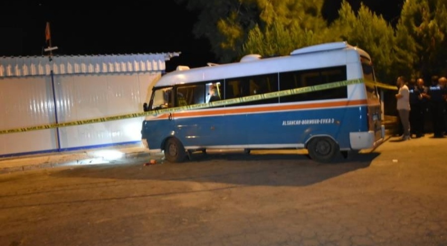 Durakta bekleyen şoför silahlı saldırıda öldürüldü