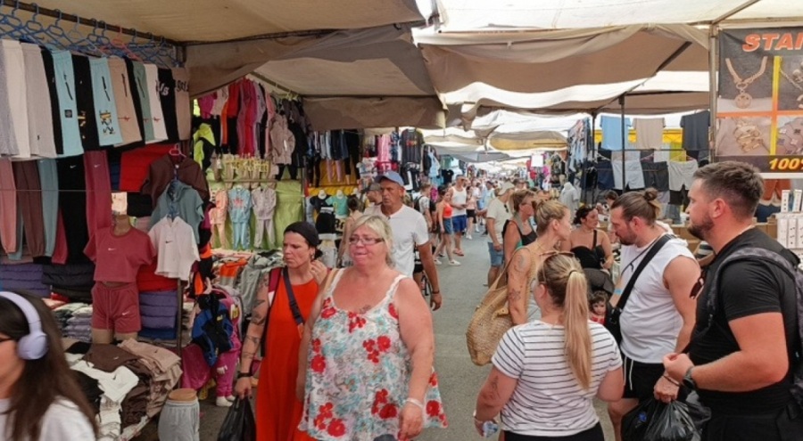 Esnaf turistin alışveriş yapmamasına sitem etti!