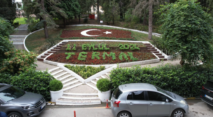 Yalova Termal'deki "Çiçek Takvimi" zamana meydan okuyor