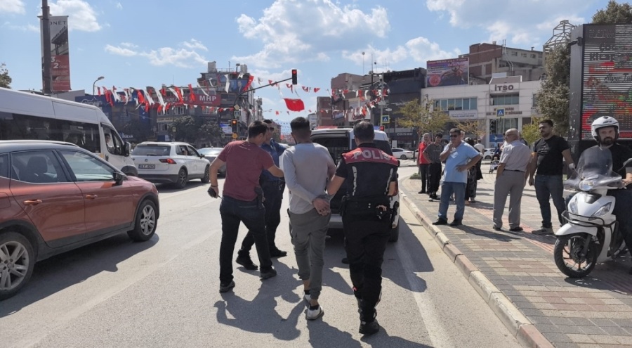 Bursa'da telefon tamiri tartışması baltalı kavgaya döndü!
