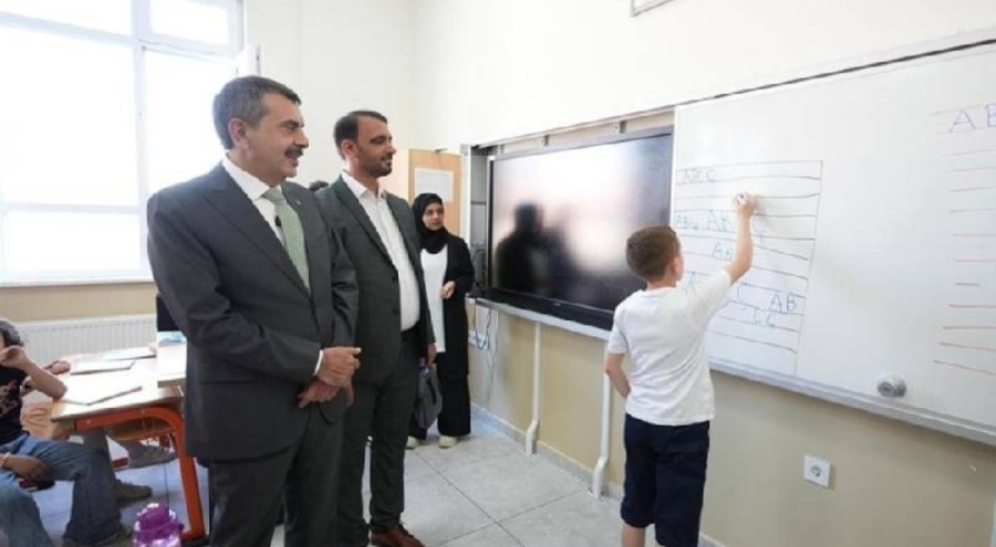 Bakan Tekin: Dünyada bütün dersliklerinde etkileşimli tahta olan tek ülkeyiz