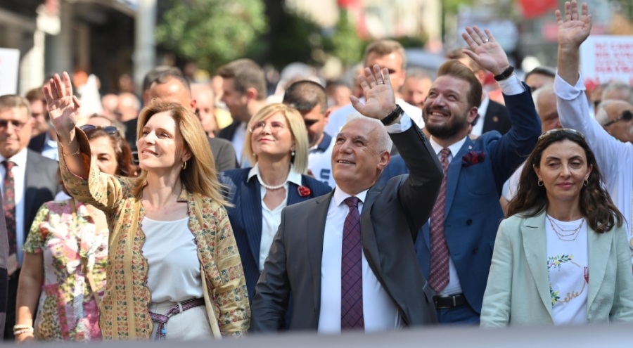 Bursa Gastronomi Festivali kortej yürüyüşüyle başladı! Başkan Bozbey: Festival, uluslararası boyutta yapılıyor