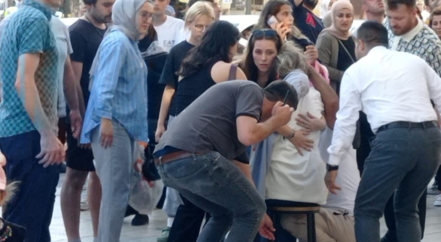 Caddede kafasına beton sıvası düşen kadın ve kızı ölümden döndü