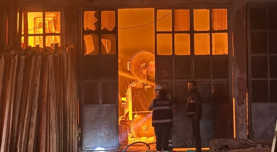 Marangoz atölyesindeki yangın korkuttu