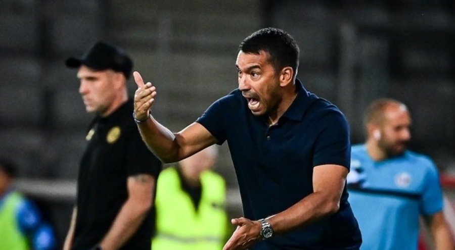 Van Bronckhorst'tan Joao Mario kararı