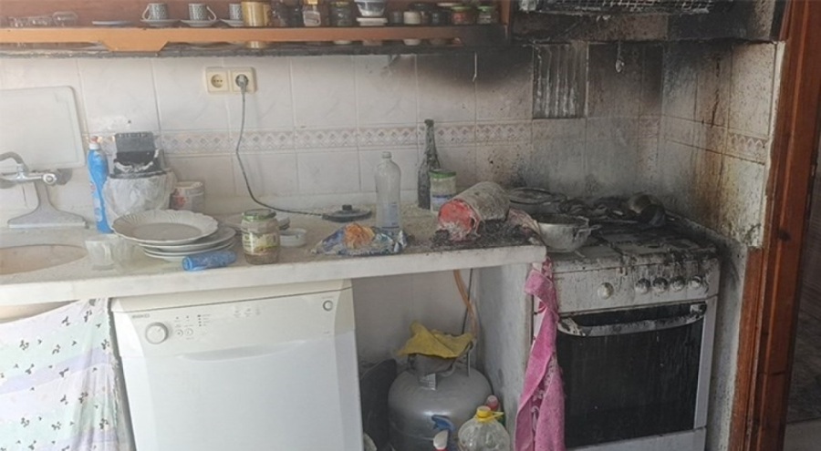 Patates kızartırken ocakta unutulan tava yangın çıkardı