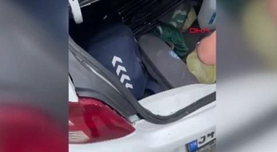 Durdurulan 3 araçtan 101 ruhsatsız tabanca çıktı