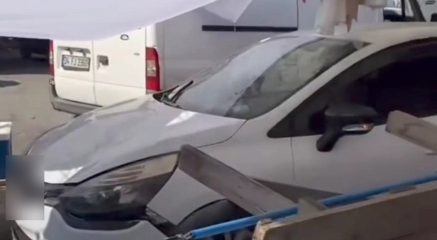 Fren yerine gaza basan sürücü pazar alanına daldı: 2 yaralı