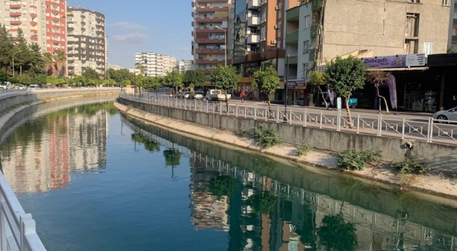 Adana'da arkadaşlarıyla sulama kanalına giren genç boğuldu