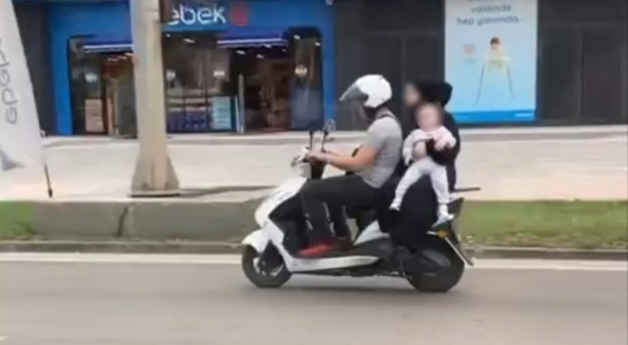 Bursa'da kucağında bebekle motosiklet üzerinde yolculuk!