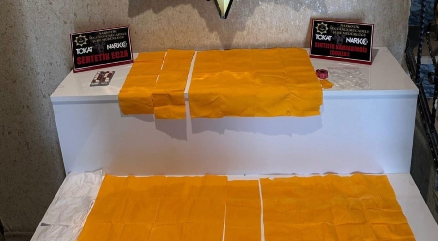 Peçeteye emdirilmiş 6 milyon TL'lik uyuşturucu ele geçirildi
