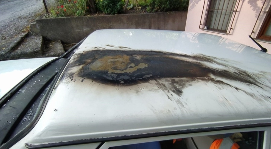 Evleri taşlandı, otomobilleri kundaklandı!