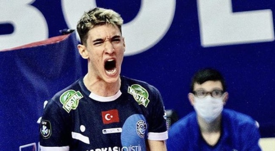 Arkas Sporlu Efe İtalya'ya gitti