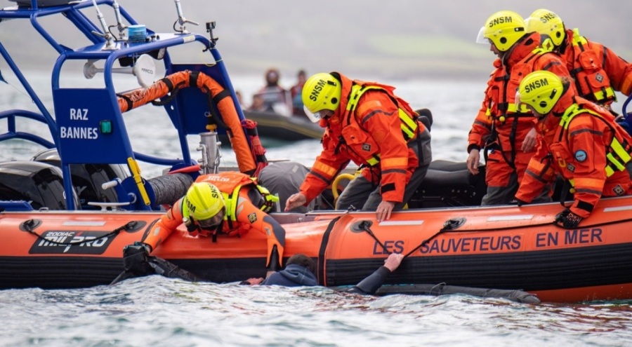 Manş Denizi'nde bir göçmen teknesi daha battı