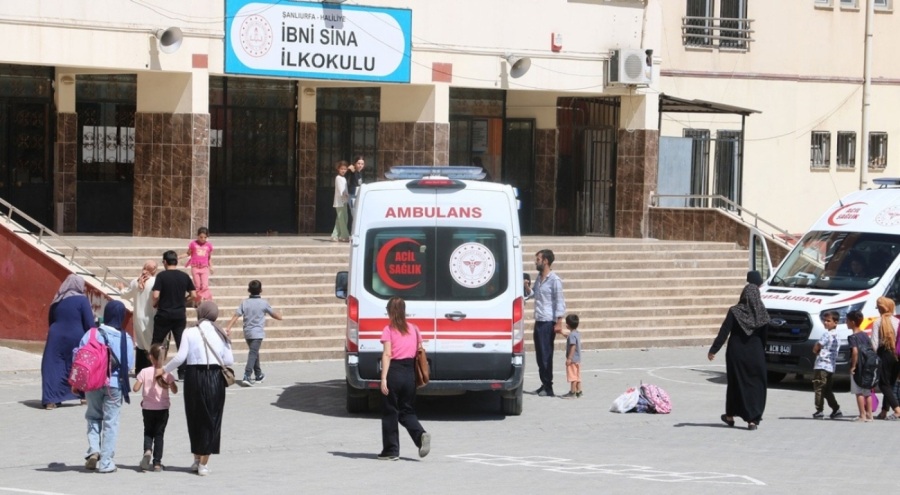 Doğum günü pastası öğrencileri hastanelik etti