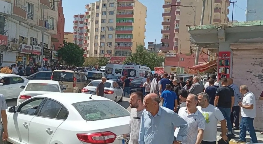 Husumetli aileler barış töreninden önce kavga etti yaralılar var