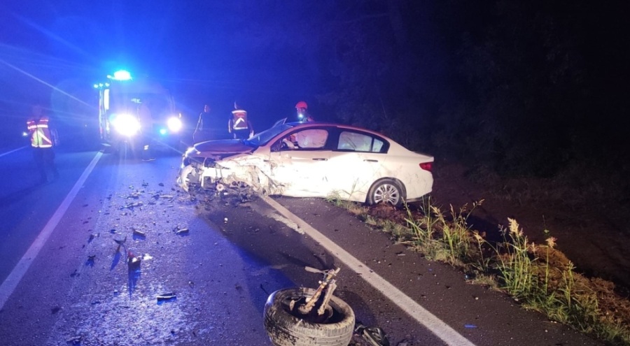 İki otomobil çarpıştı! 4 kişi yaralı