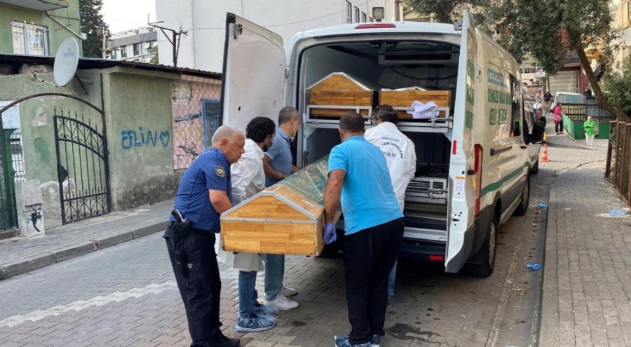 Abisiyle yaşadığı evde bıçaklanmış halde ölü bulundu