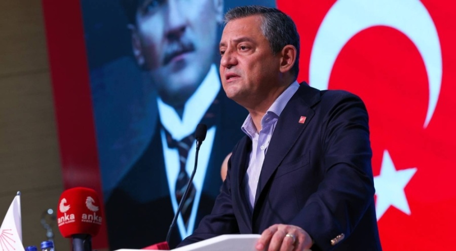 Özgür Özel'den çocuk yoksulluğu çıkışı: Ders zili çaldı ama öğrencinin karnı zil çalıyor