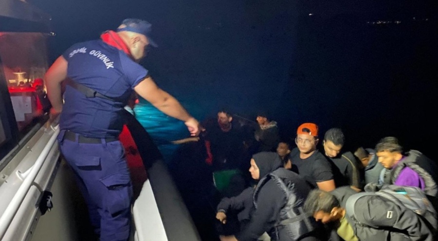Kuşadası'nda 1'i çocuk 21 göçmen yakalandı